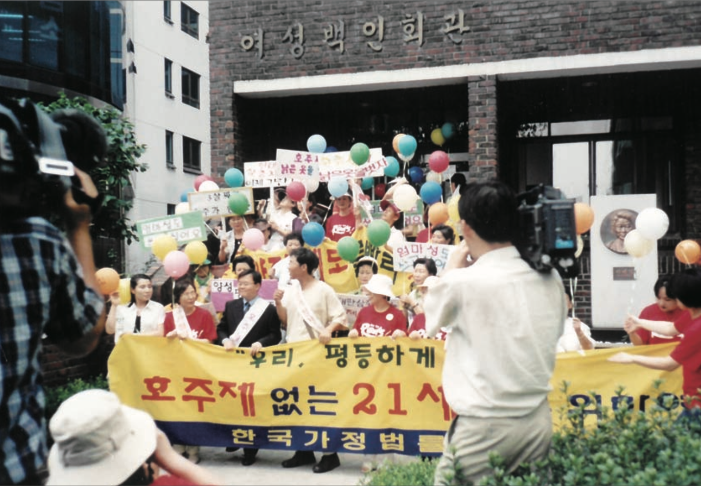 홍보영화 시사회와 홍보대사 위촉식(김병후 박사) 및 가두행진 진행